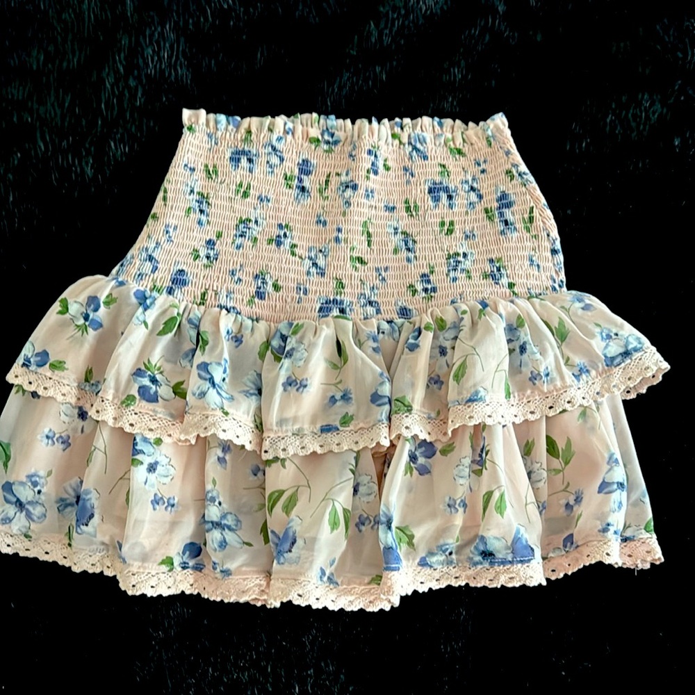 Pink ruffled skirt with flowers